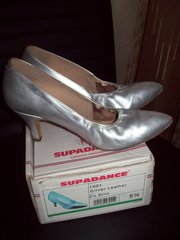 Продам женскую обувь для бальных танцев(стандарт)